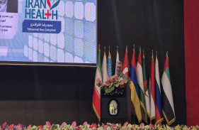 وزير الصحة الإيراني يدعو إلى زيادة صادرات المعدات الطبية في معرض الصحة الإيراني 2025